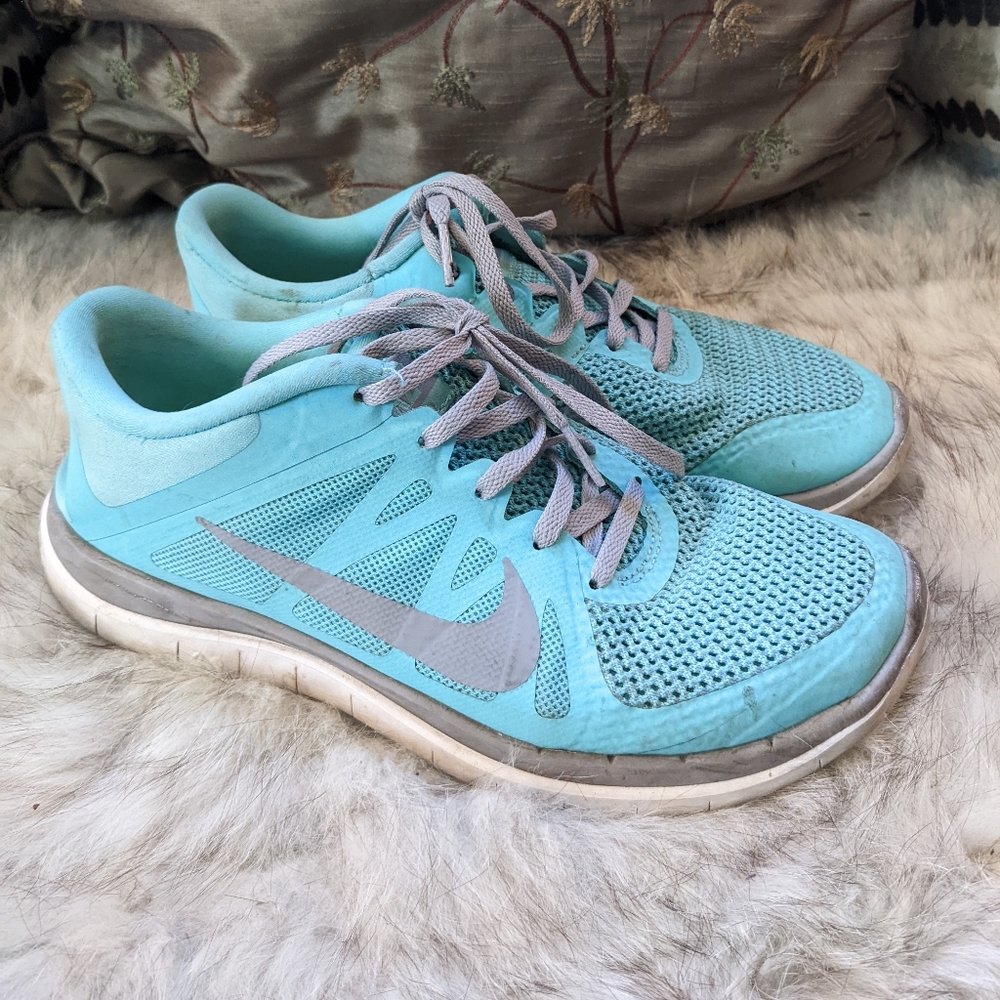 Size 9 Nike Free mint colored gym shoes